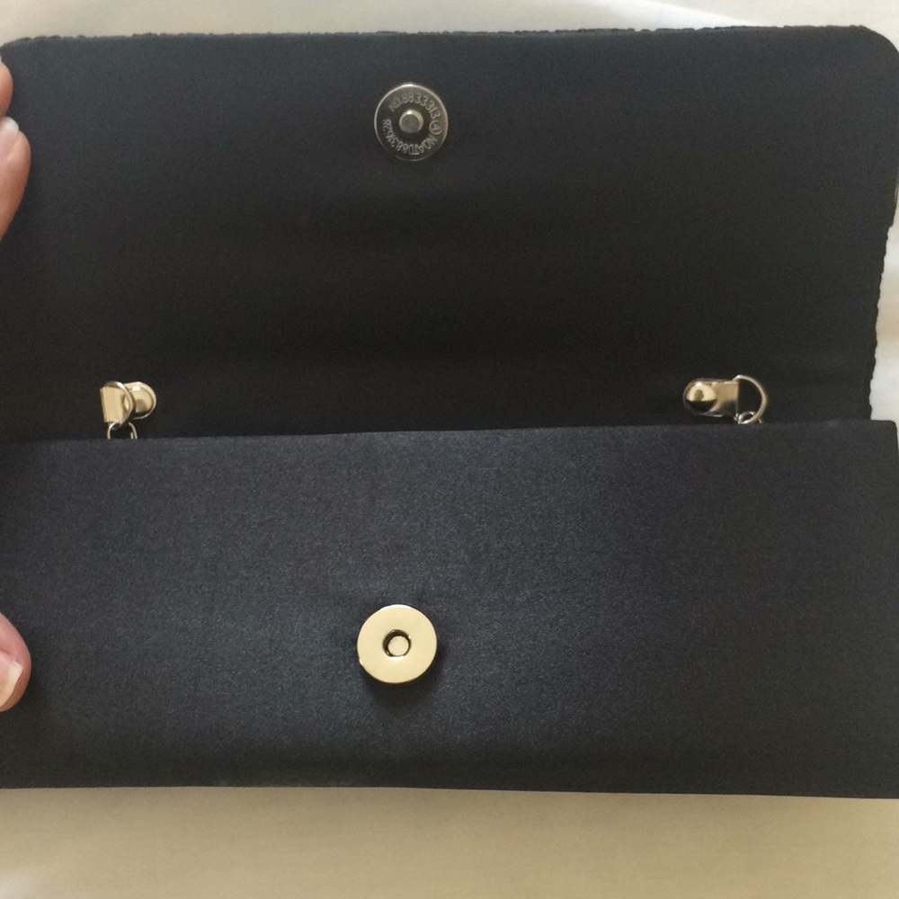 Clutch - Picture 2 of 4